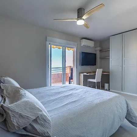 Vistas Azules -- Remodeled, Large Terrace, Spectacular Ocean Views And Level Access Apartament