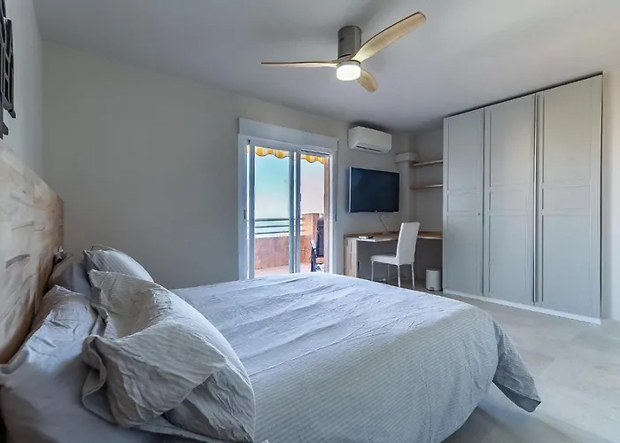 Vistas Azules -- Remodeled, Large Terrace, Spectacular Ocean Views And Level Access Lejlighed